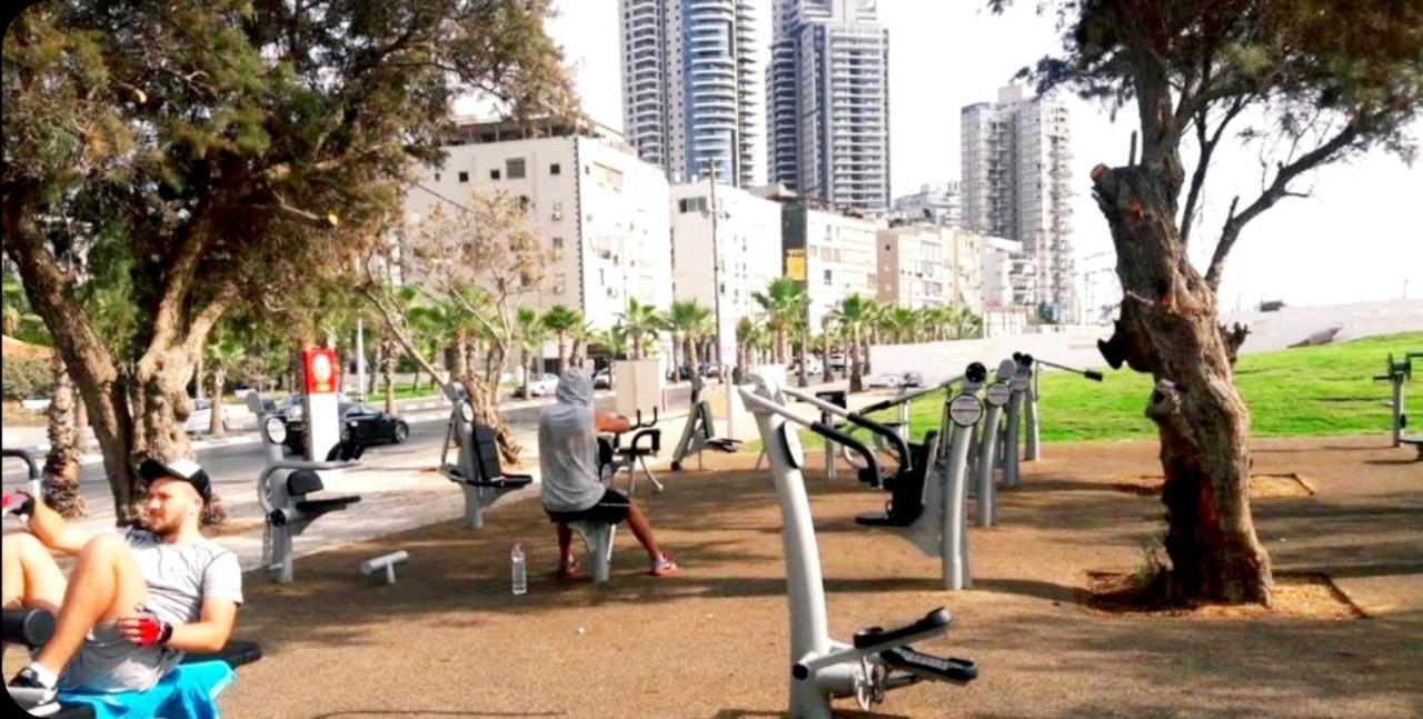 Beachfront Studio Apartment Bat Yam 412 Екстериор снимка