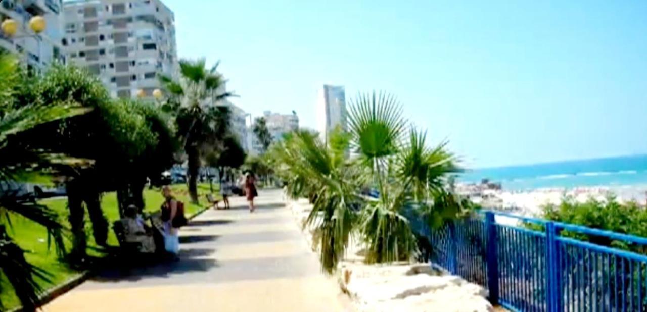 Beachfront Studio Apartment Bat Yam 412 Екстериор снимка