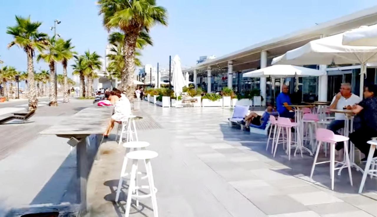 Beachfront Studio Apartment Bat Yam 412 Екстериор снимка