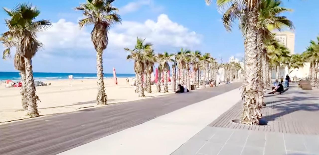 Beachfront Studio Apartment Bat Yam 412 Екстериор снимка