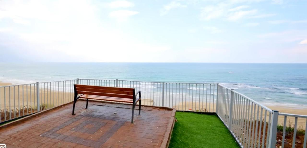 Beachfront Studio Apartment Bat Yam 412 Екстериор снимка