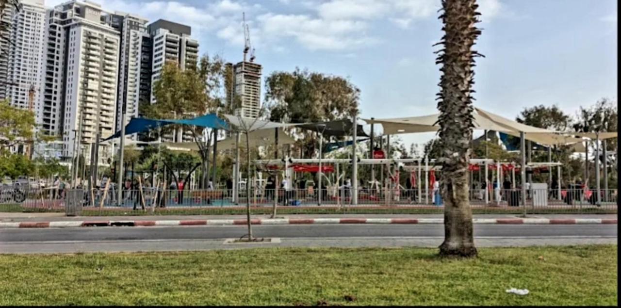 Beachfront Studio Apartment Bat Yam 412 Екстериор снимка